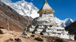 buddhist stupa with mount Lhotse - way to everest base camp